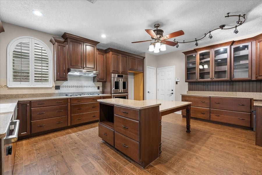 Property photo for 1006 Chesterwood Drive, Pearland, TX