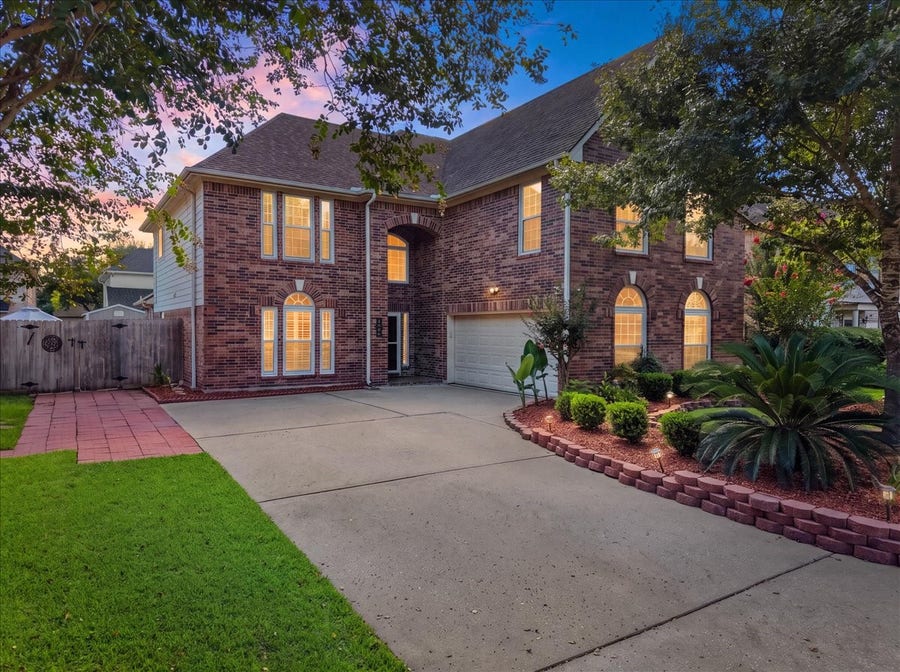 Property photo for 1006 Chesterwood Drive, Pearland, TX