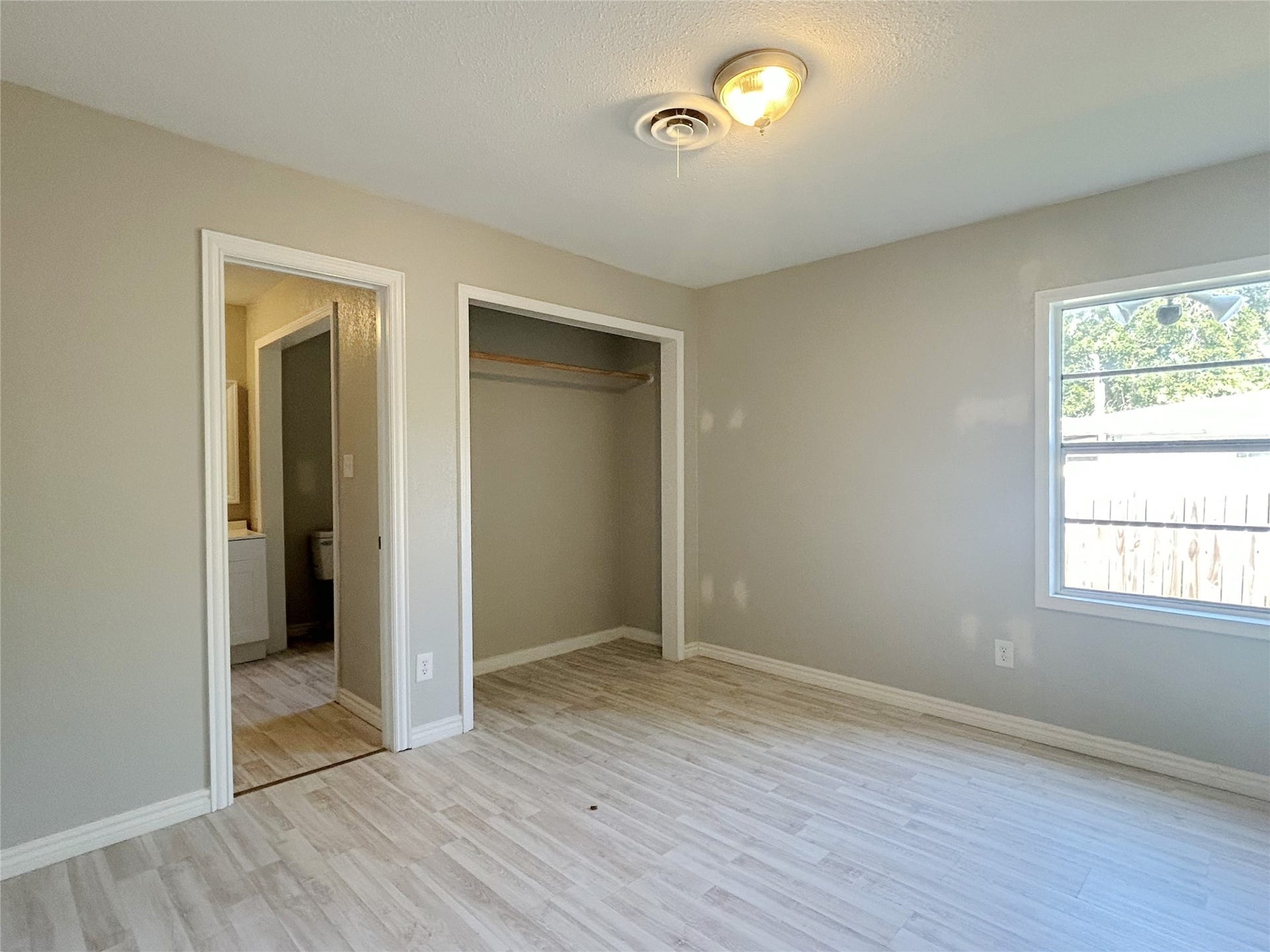 602 Bluebonnet Drive, La Marque, TX 77568 Primary bedroom