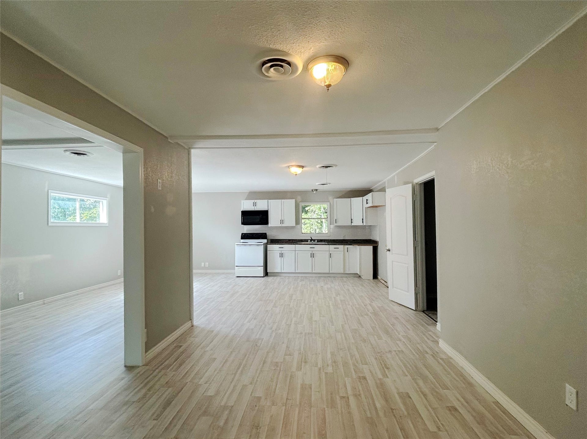 602 Bluebonnet Drive, La Marque, TX 77568 Dining/kitchen