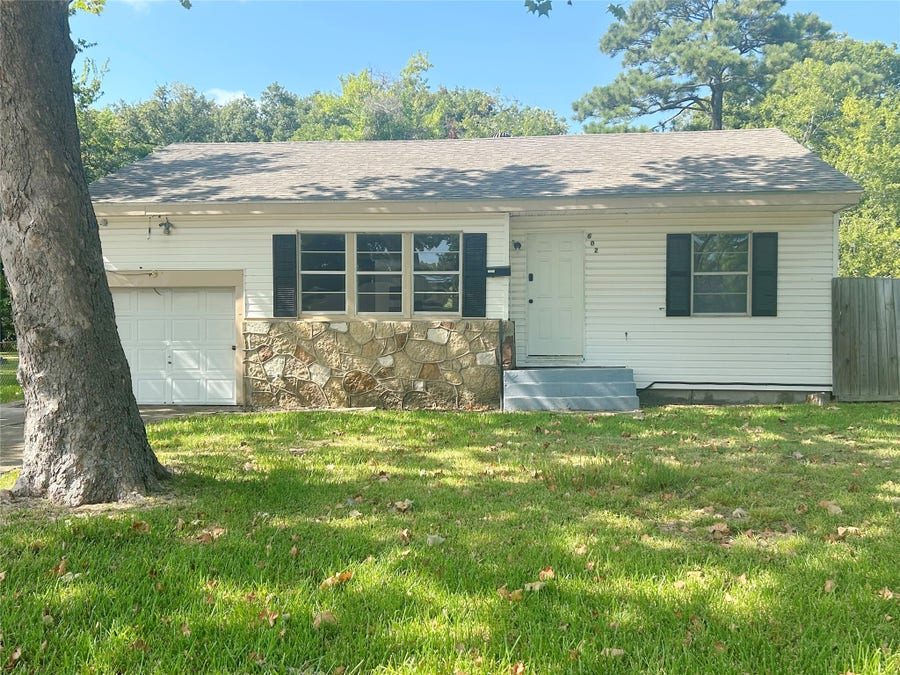 Property photo for 602 Bluebonnet Drive, La Marque, TX