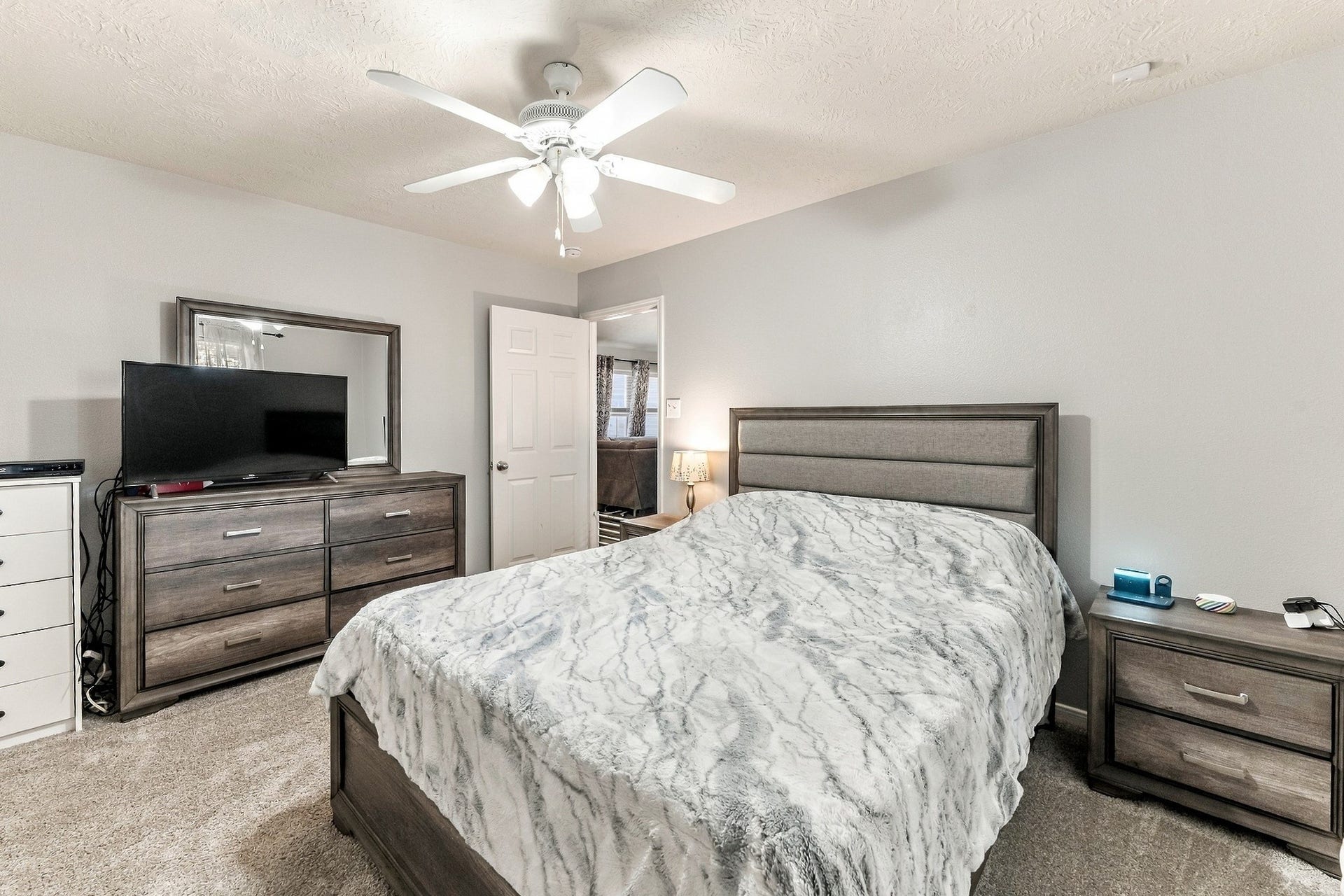 28814 Red River Loop, Spring, TX 77386 Rounding out the primary bedroom is a large walk in closet, bathroom access & updated interior finishes. The neutral color palette provides a fresh backdrop for a variety of decorating styles.
