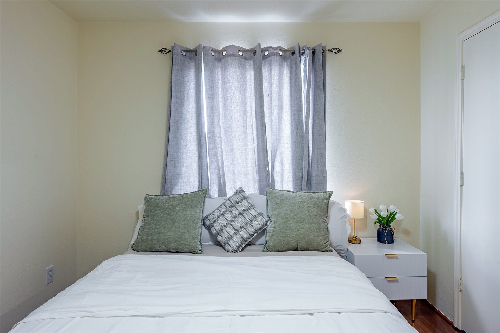 13435 Bishop Way Drive, Houston, TX 77083 Bedroom 3: Comfortable secondary bedroom with great lighting and flexible use as a guest room or home office.