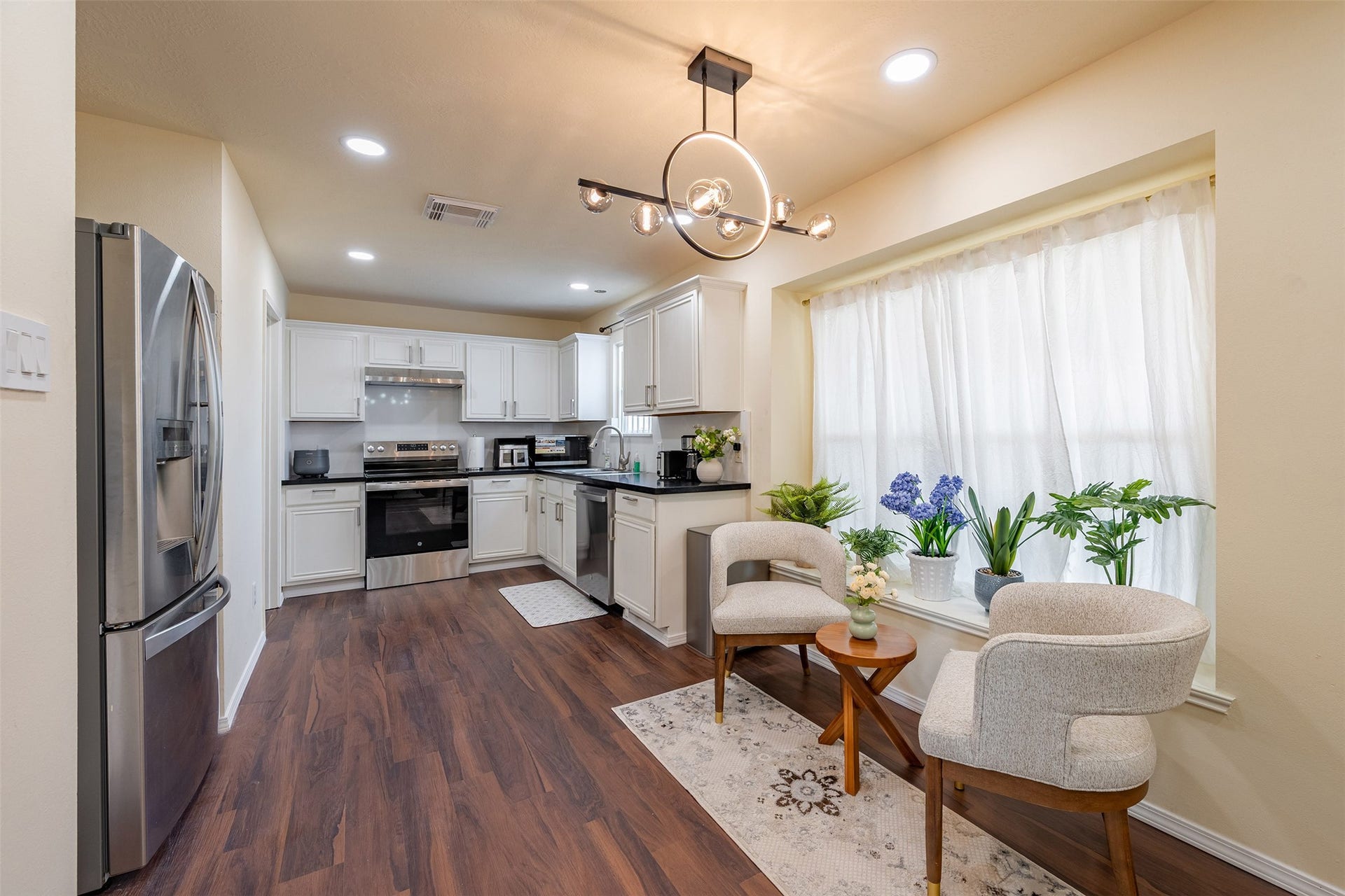13435 Bishop Way Drive, Houston, TX 77083 Kitchen: Casual dining space adjacent to the kitchen, ideal for morning coffee and family mea