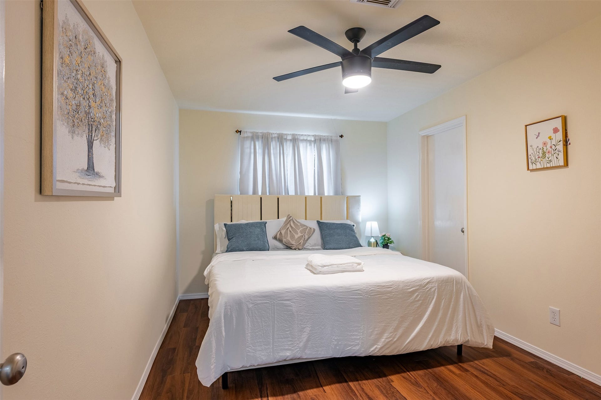 13435 Bishop Way Drive, Houston, TX 77083 Bedroom 4: Comfortable secondary bedroom with great lighting and flexible use as a guest room or home office.