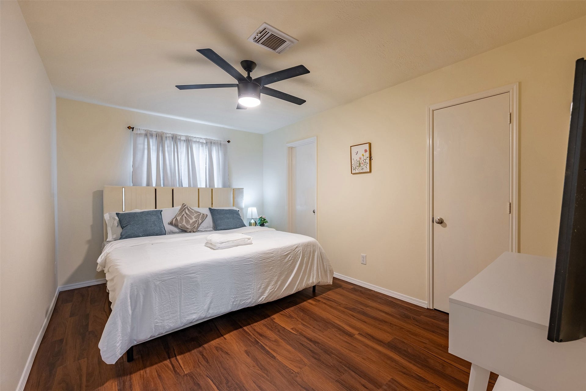13435 Bishop Way Drive, Houston, TX 77083 Bedroom 4: Comfortable secondary bedroom with great lighting and flexible use as a guest room or home office.