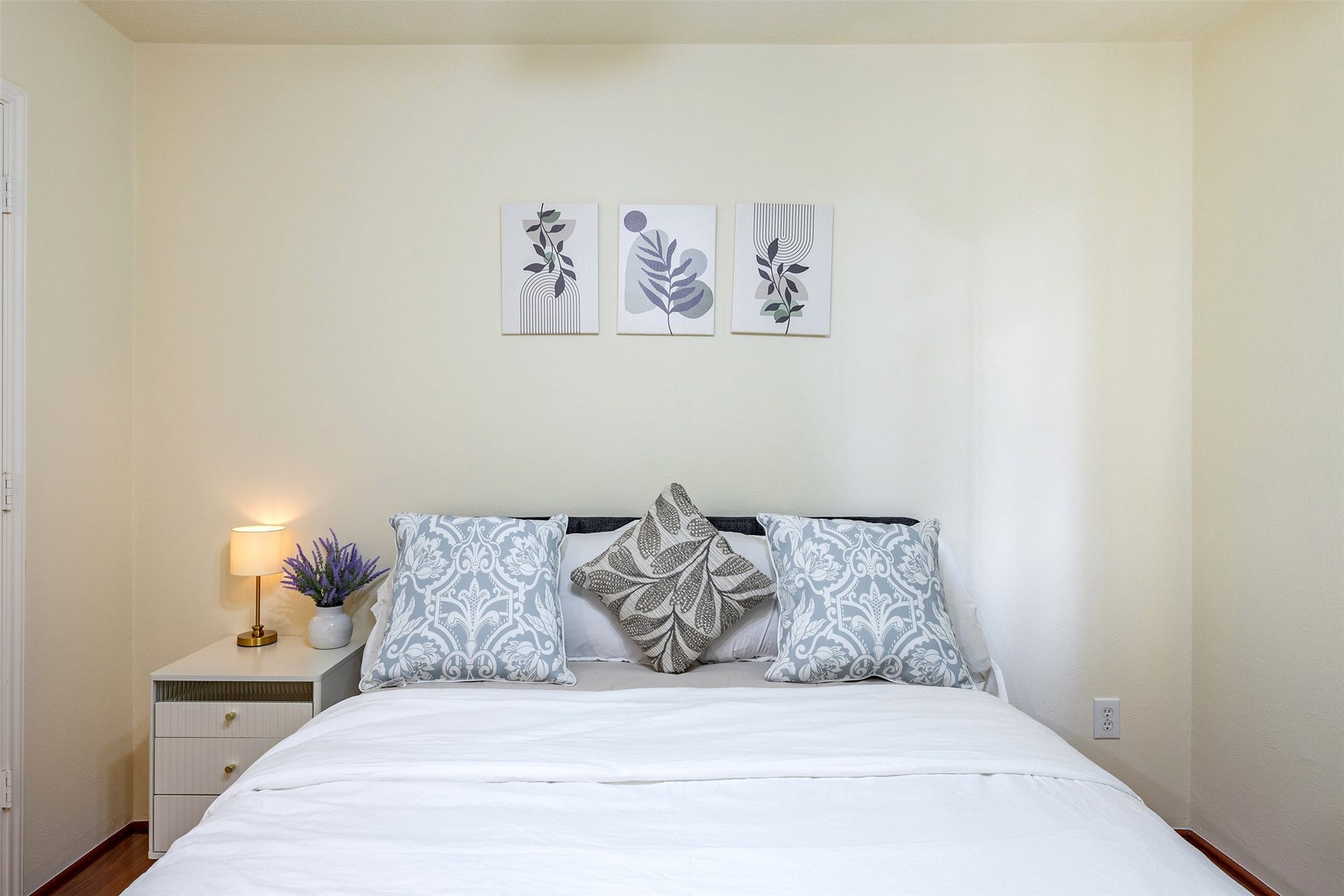 13435 Bishop Way Drive, Houston, TX 77083 Bedroom 2: Comfortable secondary bedroom with great lighting and flexible use as a guest room or home office.