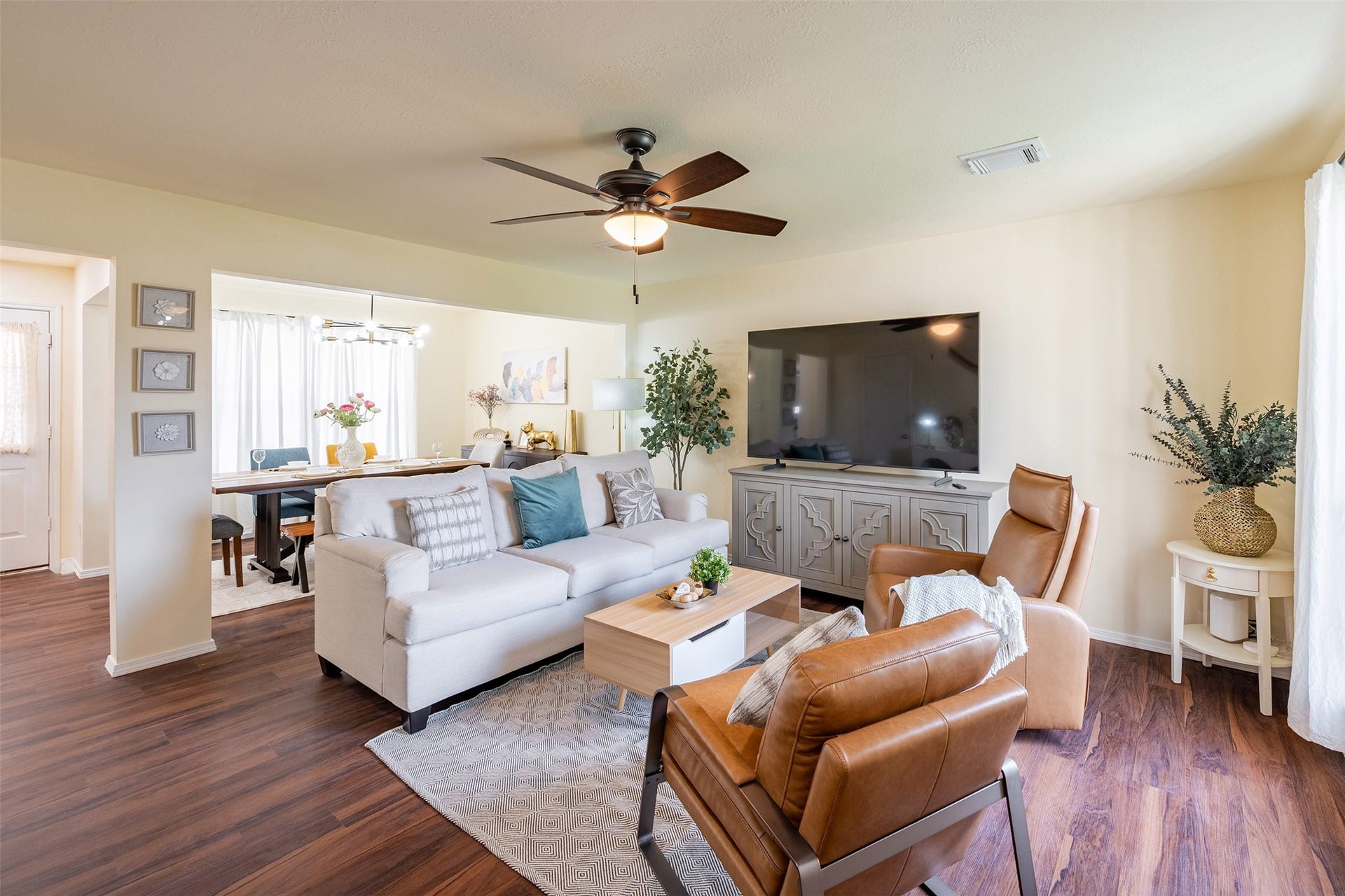 13435 Bishop Way Drive, Houston, TX 77083 Living Room
: Spacious and bright living room featuring abundant natural light and an open-concept feel.