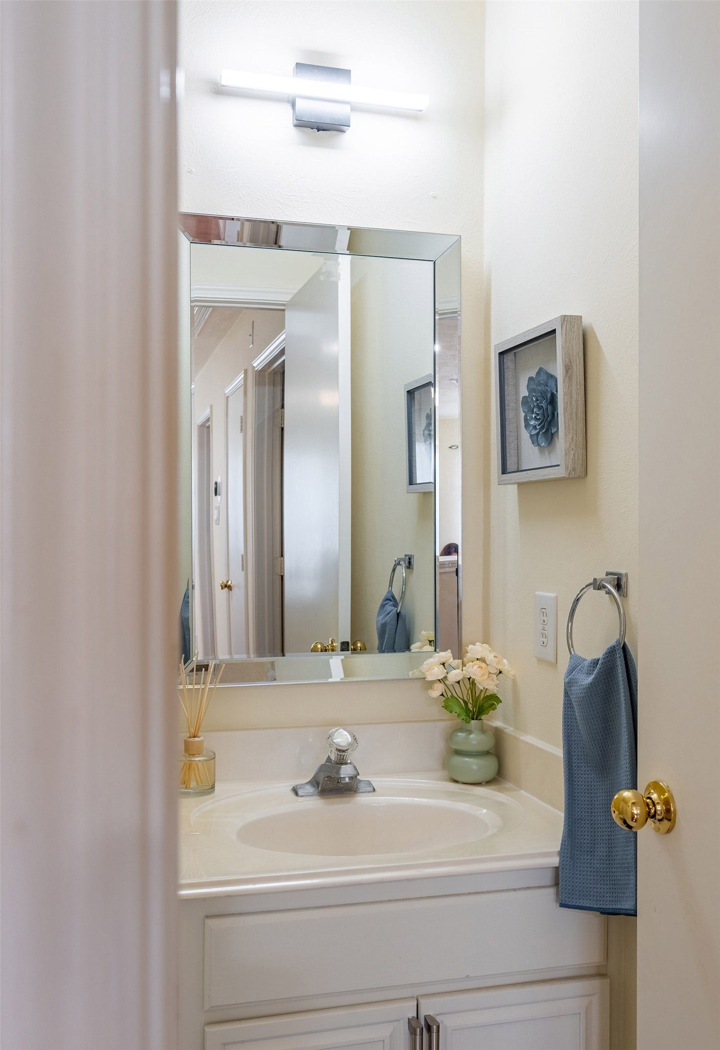 13435 Bishop Way Drive, Houston, TX 77083 Full bathroom 2