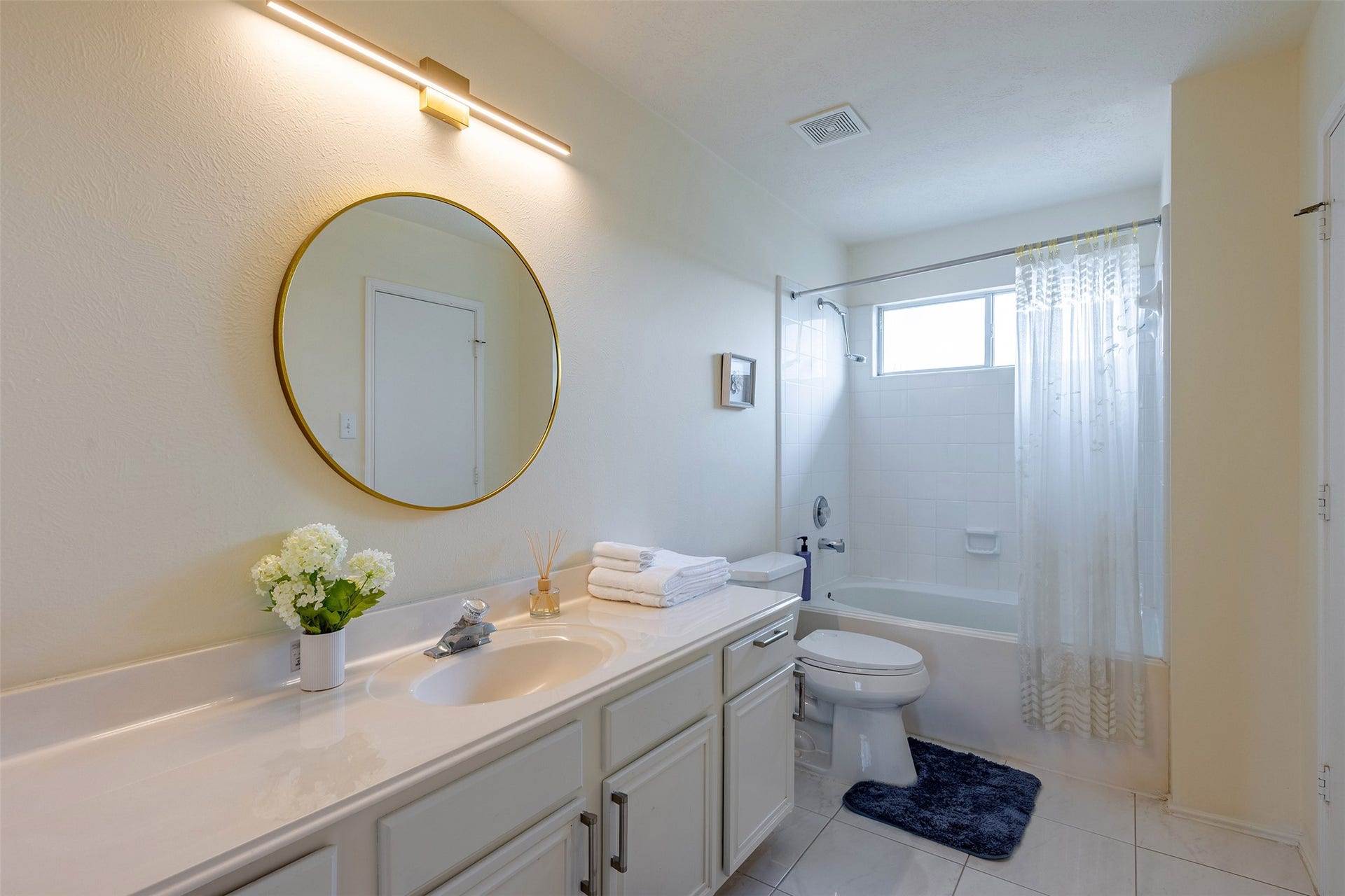 13435 Bishop Way Drive, Houston, TX 77083 Primary Bathroom: Luxurious primary ensuite bathroom featuring dual vanities, and a soaking tub