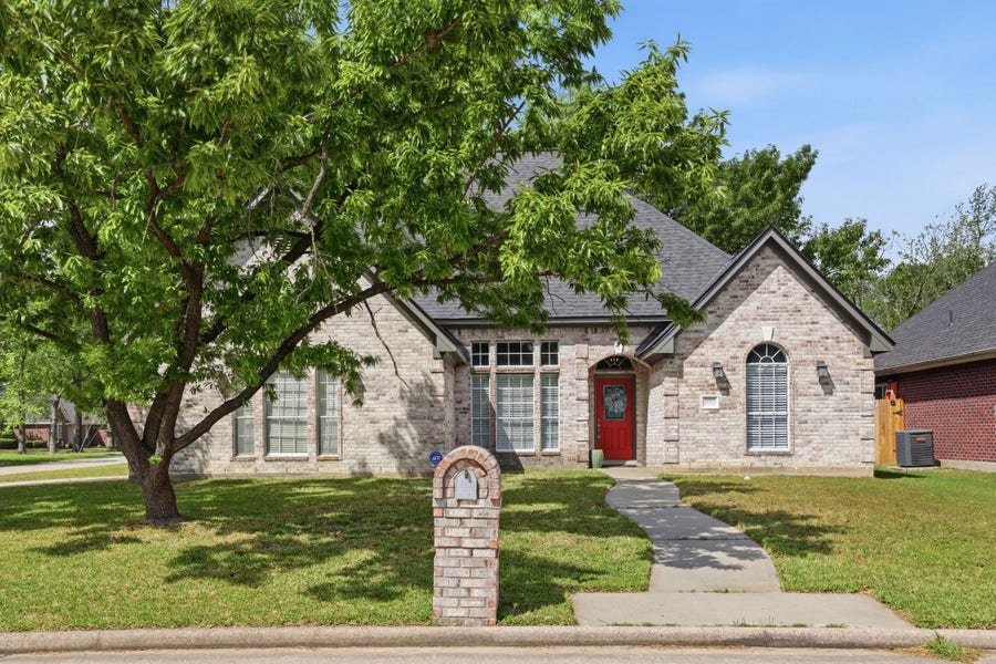 Property photo for 21703 Windsor Castle Drive, Spring, TX