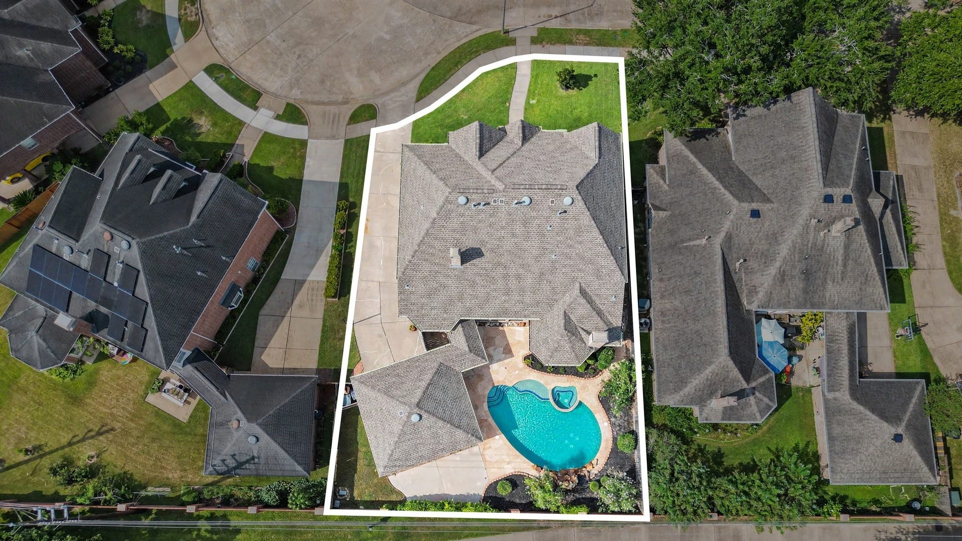 5406 Brook Bend Drive, Sugar Land, TX 77479 Aerial photo outlines the property lot