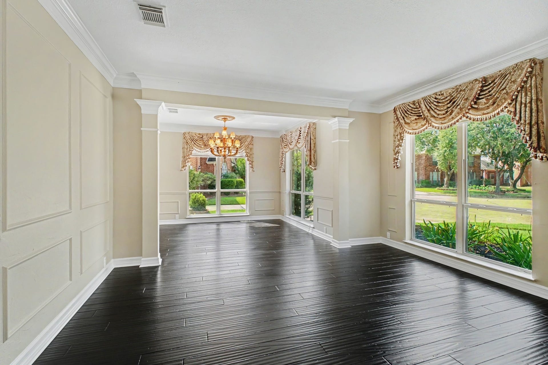 5406 Brook Bend Drive, Sugar Land, TX 77479 A beautiful living and dining room combination warmly greets you as you enter the home creating an inviting and welcoming first impression