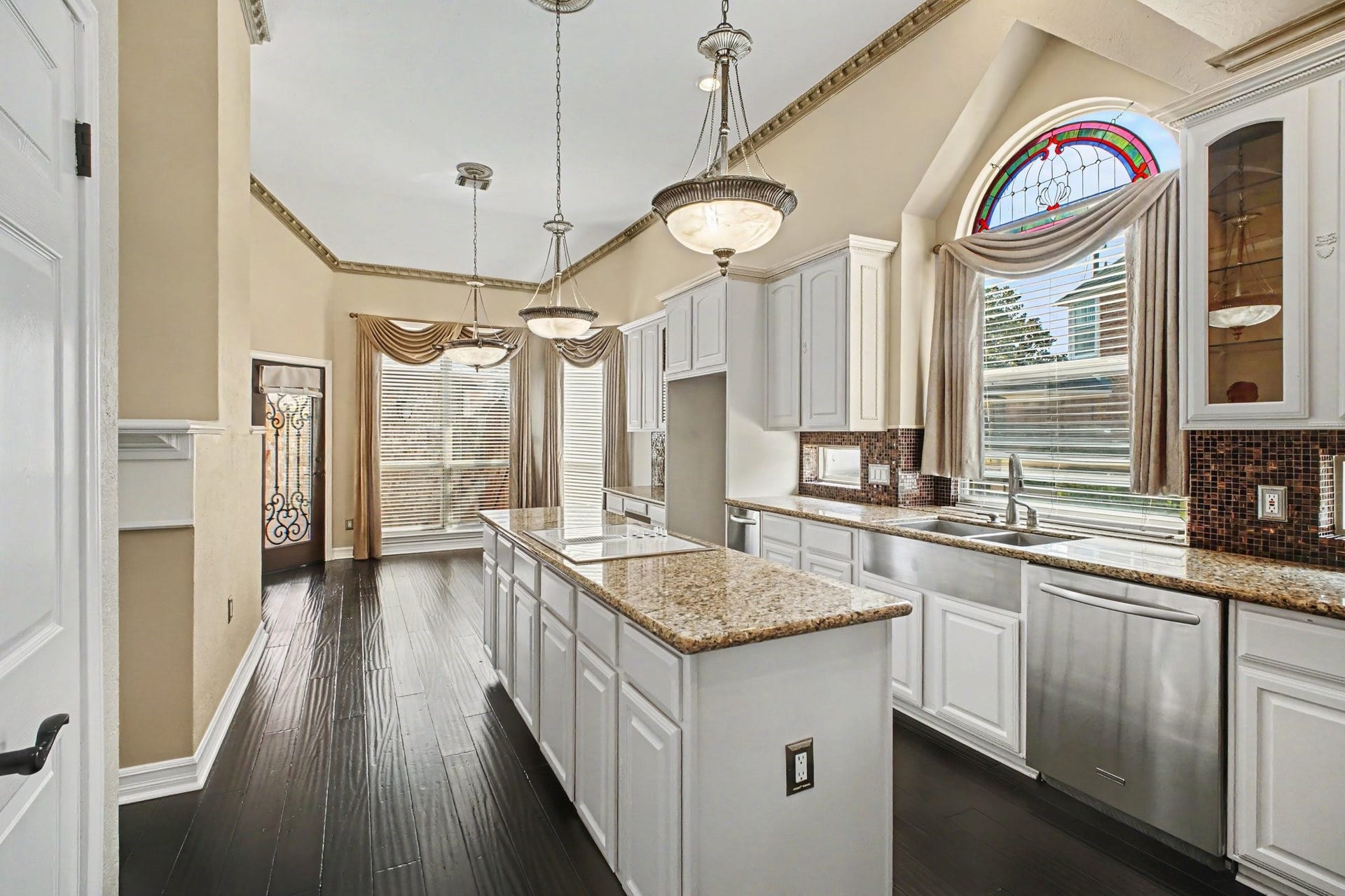 5406 Brook Bend Drive, Sugar Land, TX 77479 A decorative backsplash adds elegance and creates a striking focal point in the kitchen