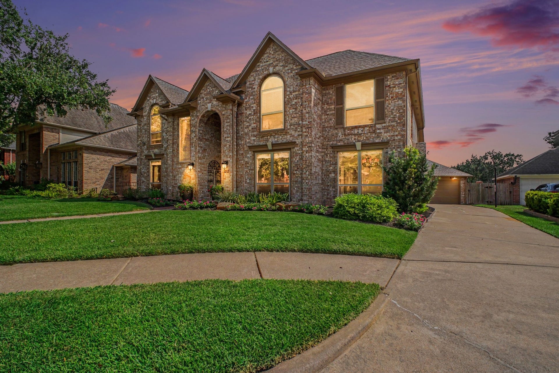 5406 Brook Bend Drive, Sugar Land, TX 77479 Located on a tree-lined street within walking distance to neighborhood lake