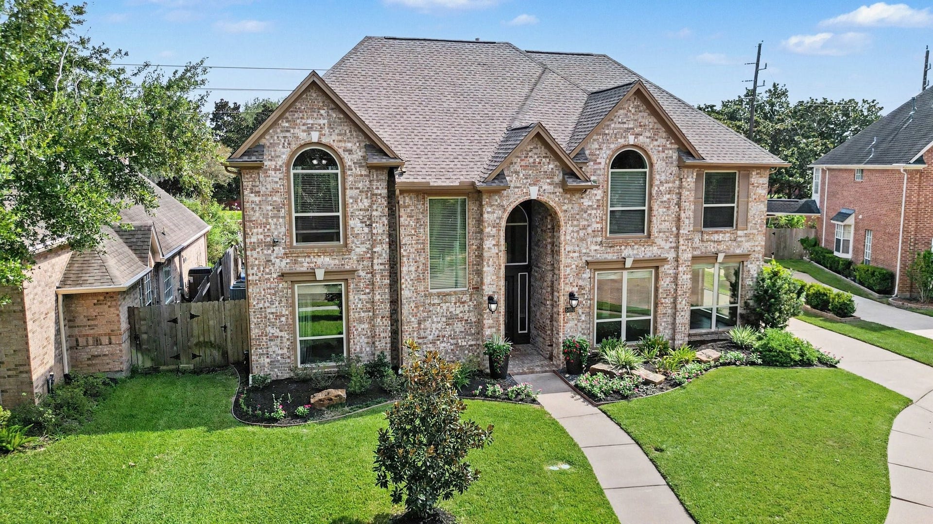 5406 Brook Bend Drive, Sugar Land, TX 77479 An abundance of windows throughout the home allows natural light to pour in and creates a bright and inviting atmosphere