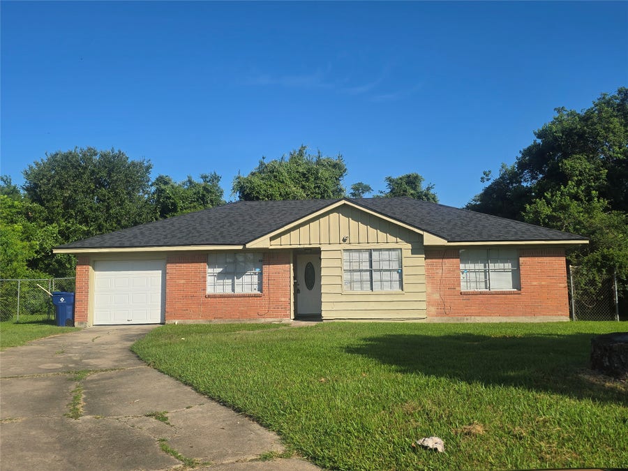 Property photo for 7518 Hummingbird Lane, Texas City, TX