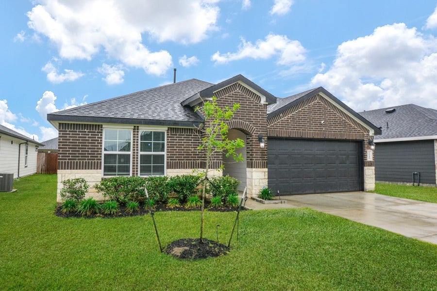 Property photo for 1110 Desert Willow Drive, Rosharon, TX