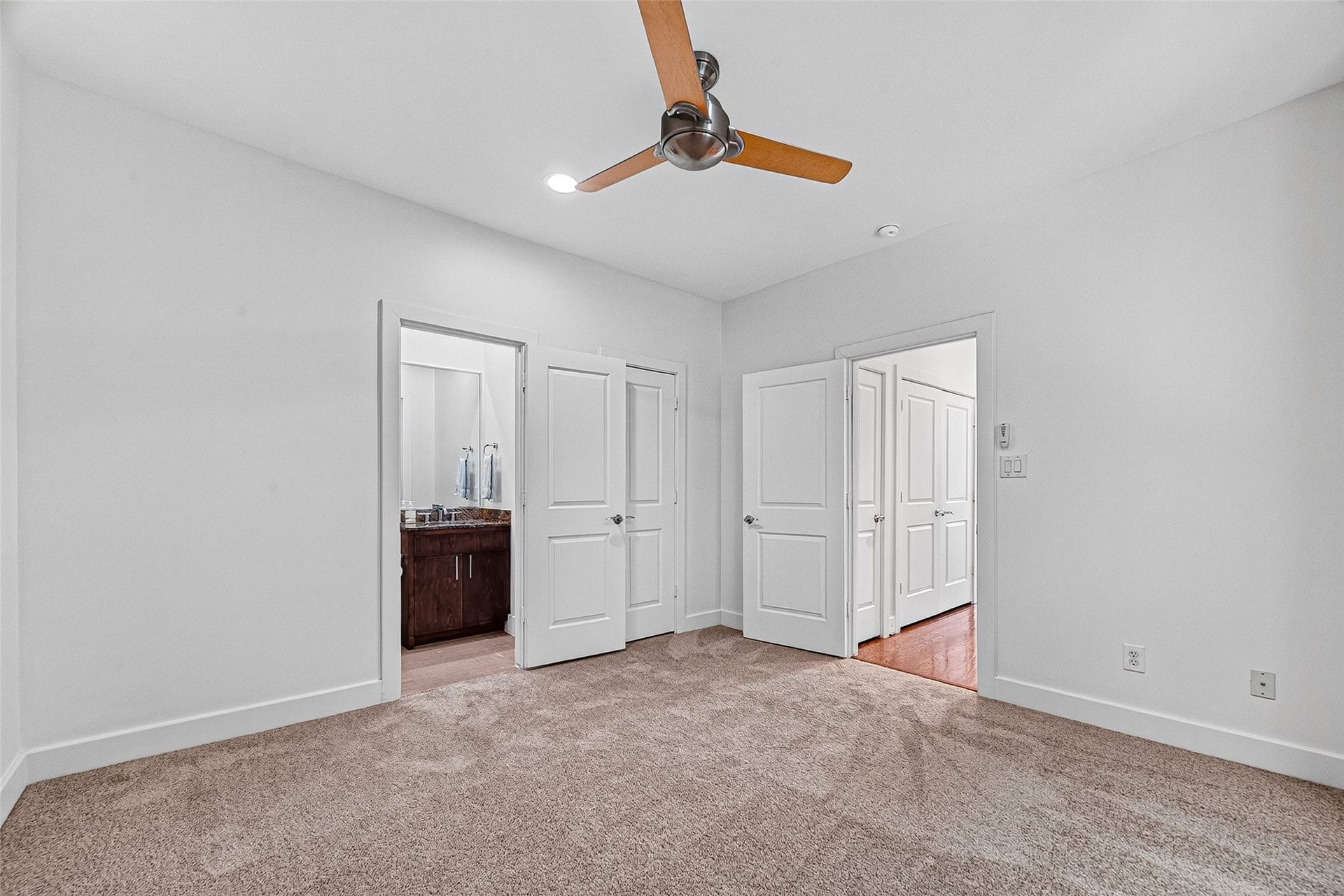 1110 Autrey Street, #C, Houston, TX 77006 Spacious bedroom on third floor with plush carpeting, a modern ceiling fan, walk-in closet, and easy access to an en-suite bathroom.