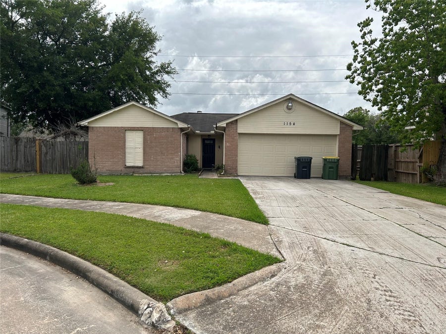 Property photo for 1154 W Brompton Drive, Pearland, TX