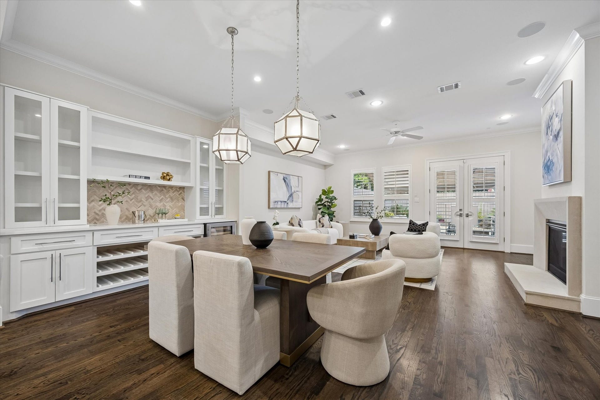 2111 Huldy Street, Houston, TX 77019 The dining area provides an inviting setting for sharing meals and making memories with friends and loved ones.