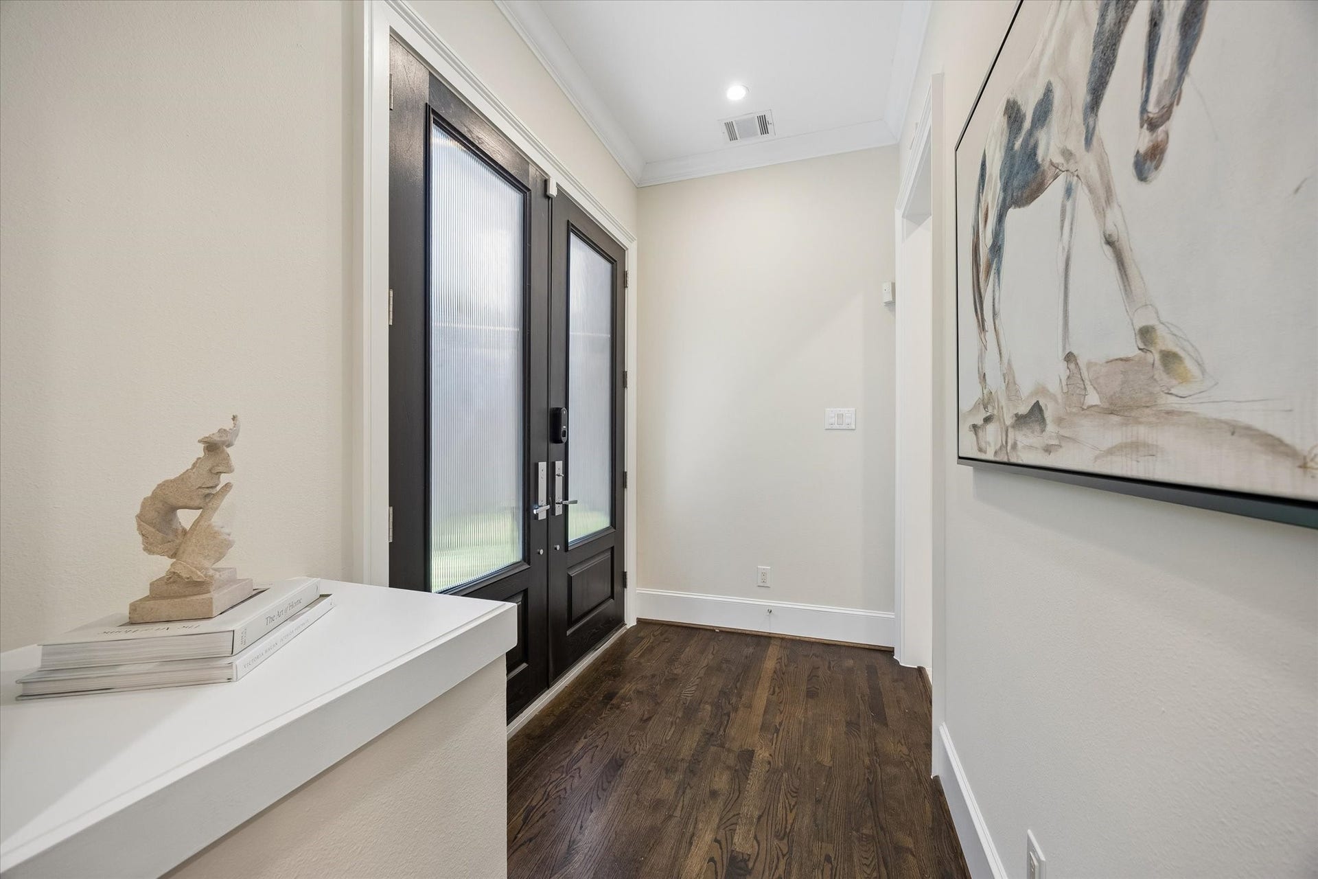 2111 Huldy Street, Houston, TX 77019 From the moment you enter, soaring ceilings and gorgeous hardwood floors create a stunning first impression and flow seamlessly throughout the home.
