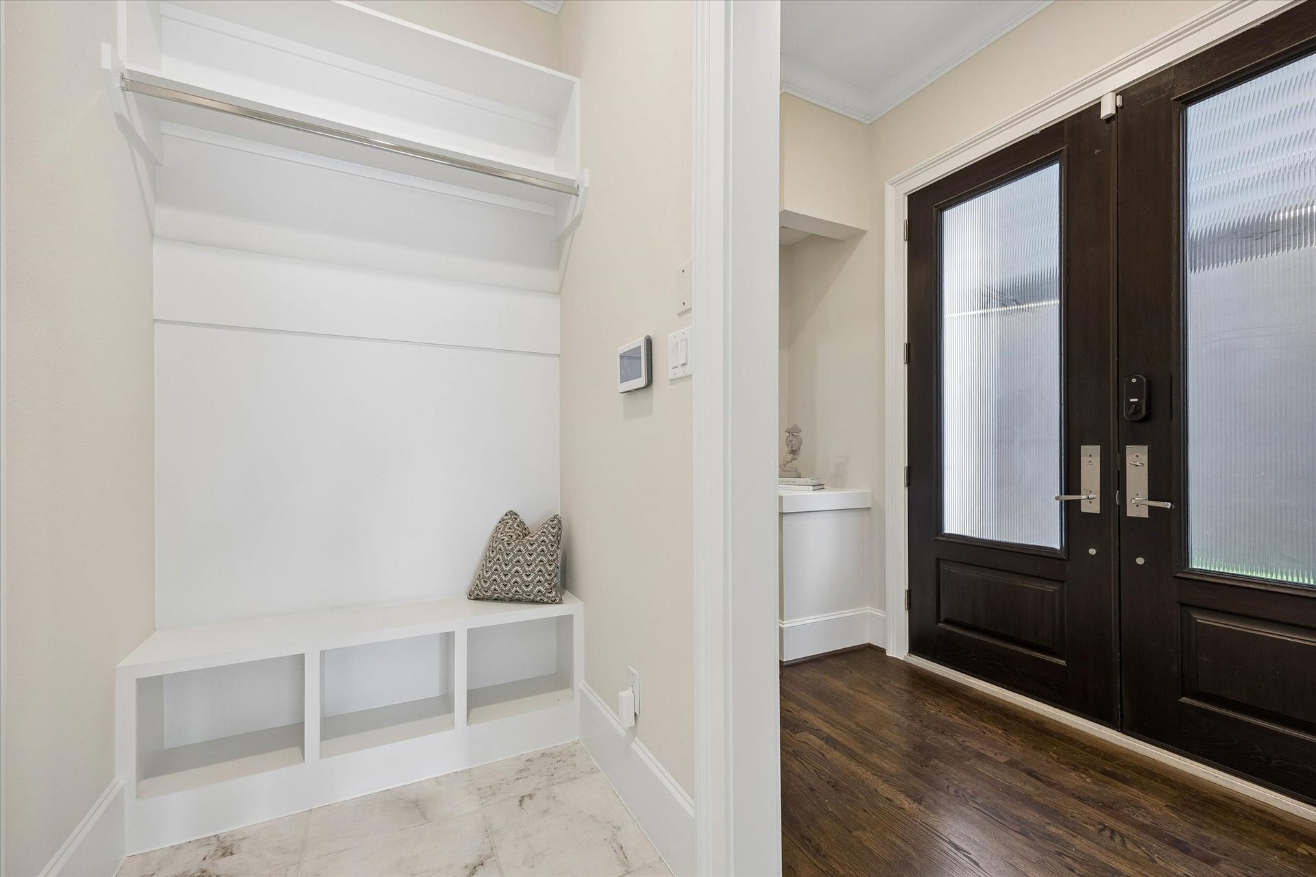 2111 Huldy Street, Houston, TX 77019 Located just off the garage and front door, the mudroom offers bench seating, open shelving and a hanging bar- perfect for staying organized.