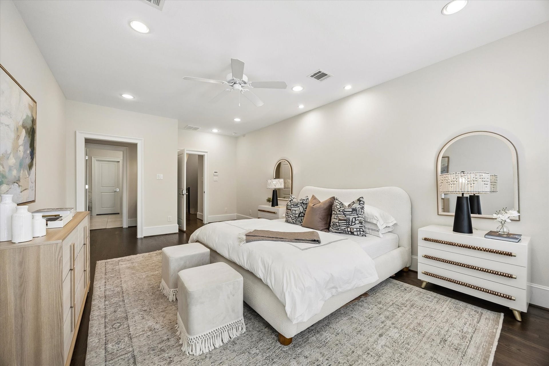 2111 Huldy Street, Houston, TX 77019 The expansive primary suite easily accommodates large furniture.