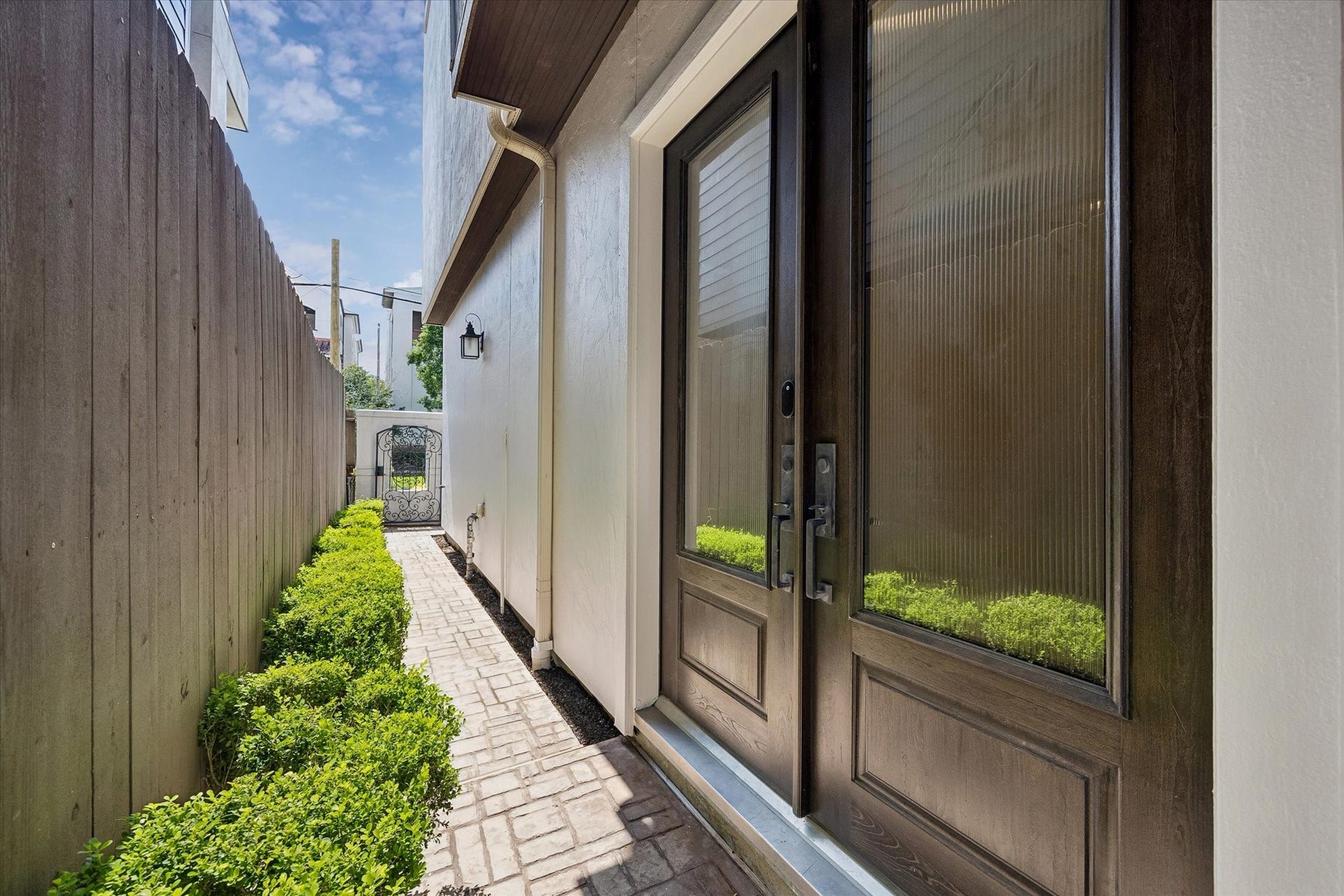 2111 Huldy Street, Houston, TX 77019 Set behind an iron gate, the front entry offers a private and secluded feel.