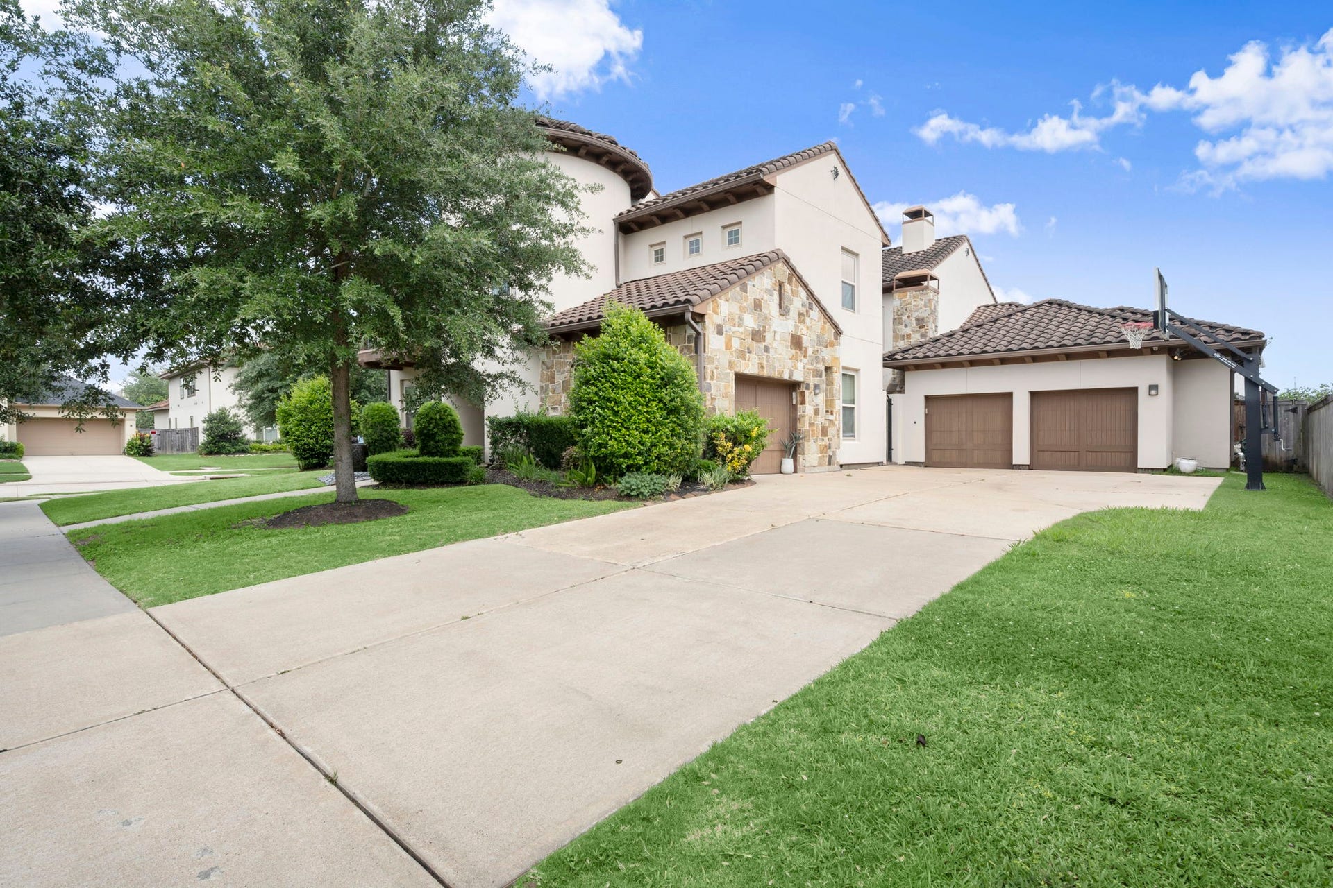 5103 Jackson Ponds Court, Sugar Land, TX 77479 5103 Jackson Ponds is located in the beautiful Avalon community at Riverstone.