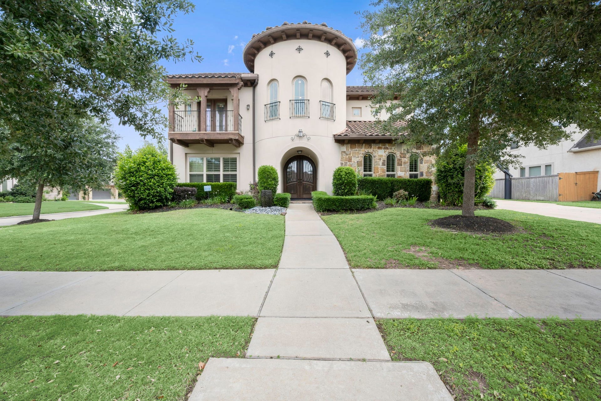 5103 Jackson Ponds Court, Sugar Land, TX 77479 Welcome to 5103 Jackson Ponds!