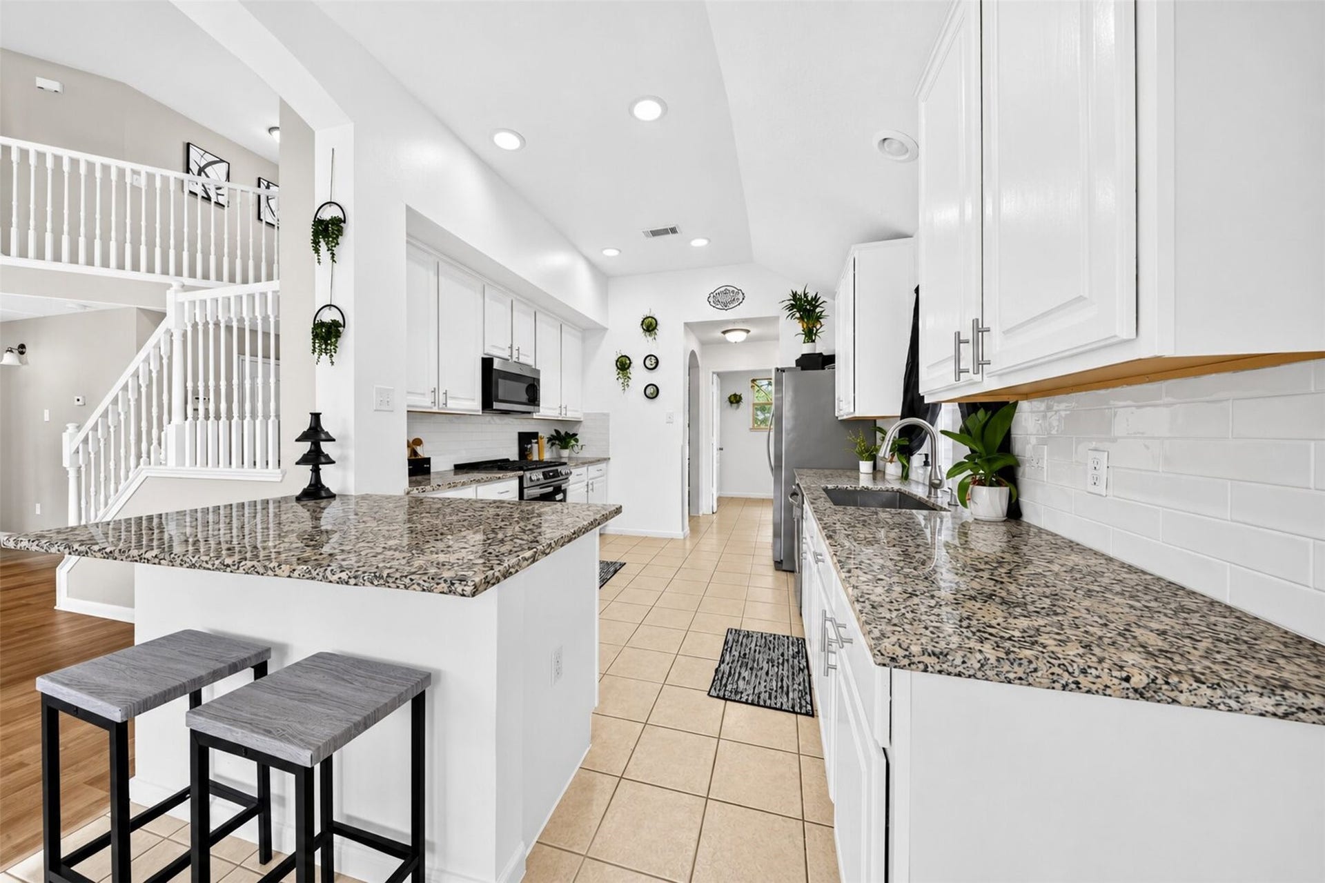 11235 Stoney Meadow Drive, Houston, TX 77095 Additional breakfast bar area.