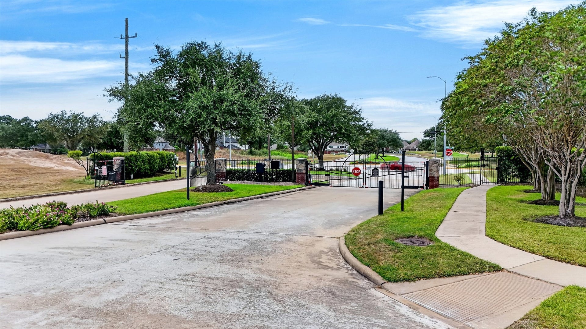 11235 Stoney Meadow Drive, Houston, TX 77095 An exclusive gated community.