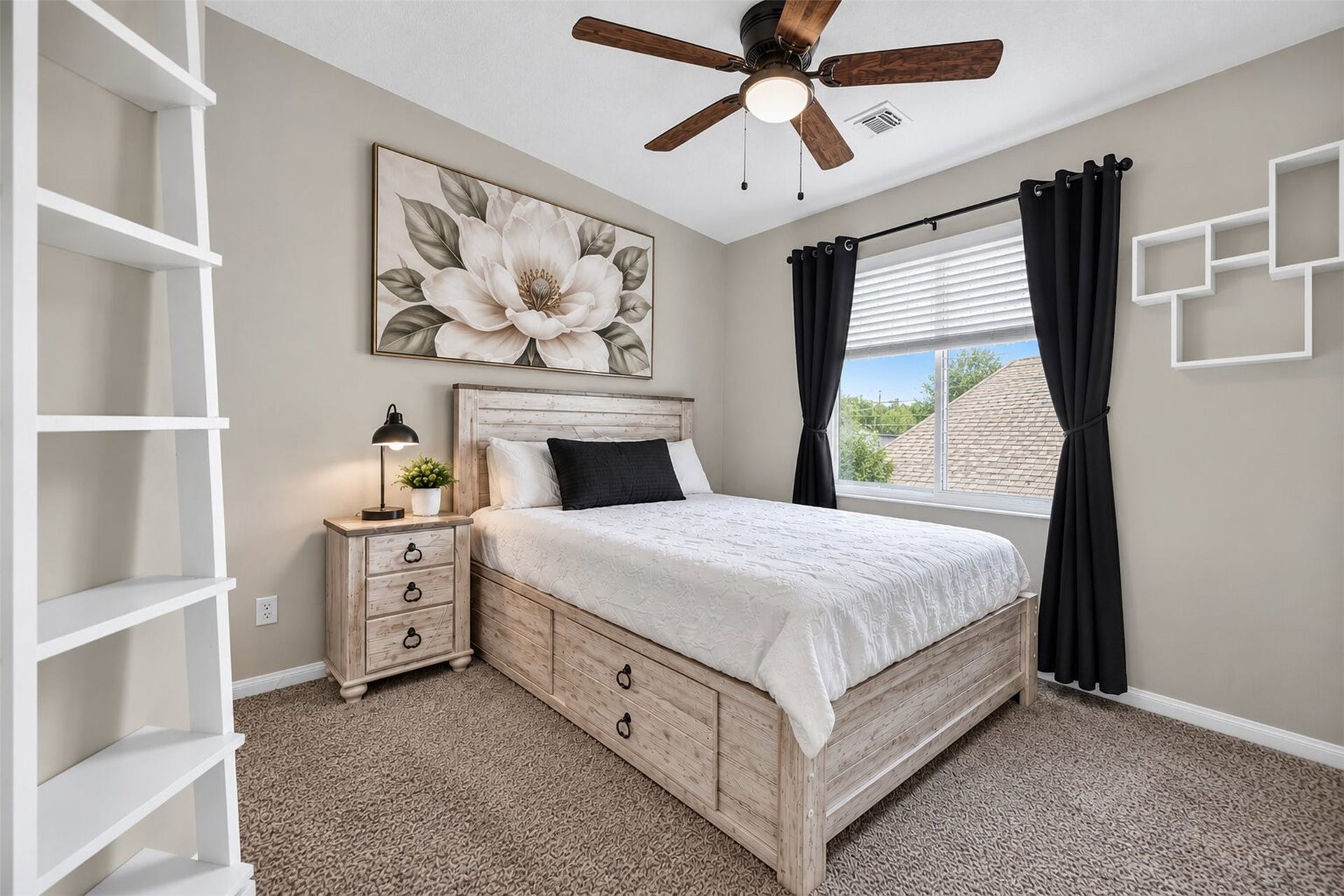 11235 Stoney Meadow Drive, Houston, TX 77095 4th Bedroom upstairs with ample lighting and storage.