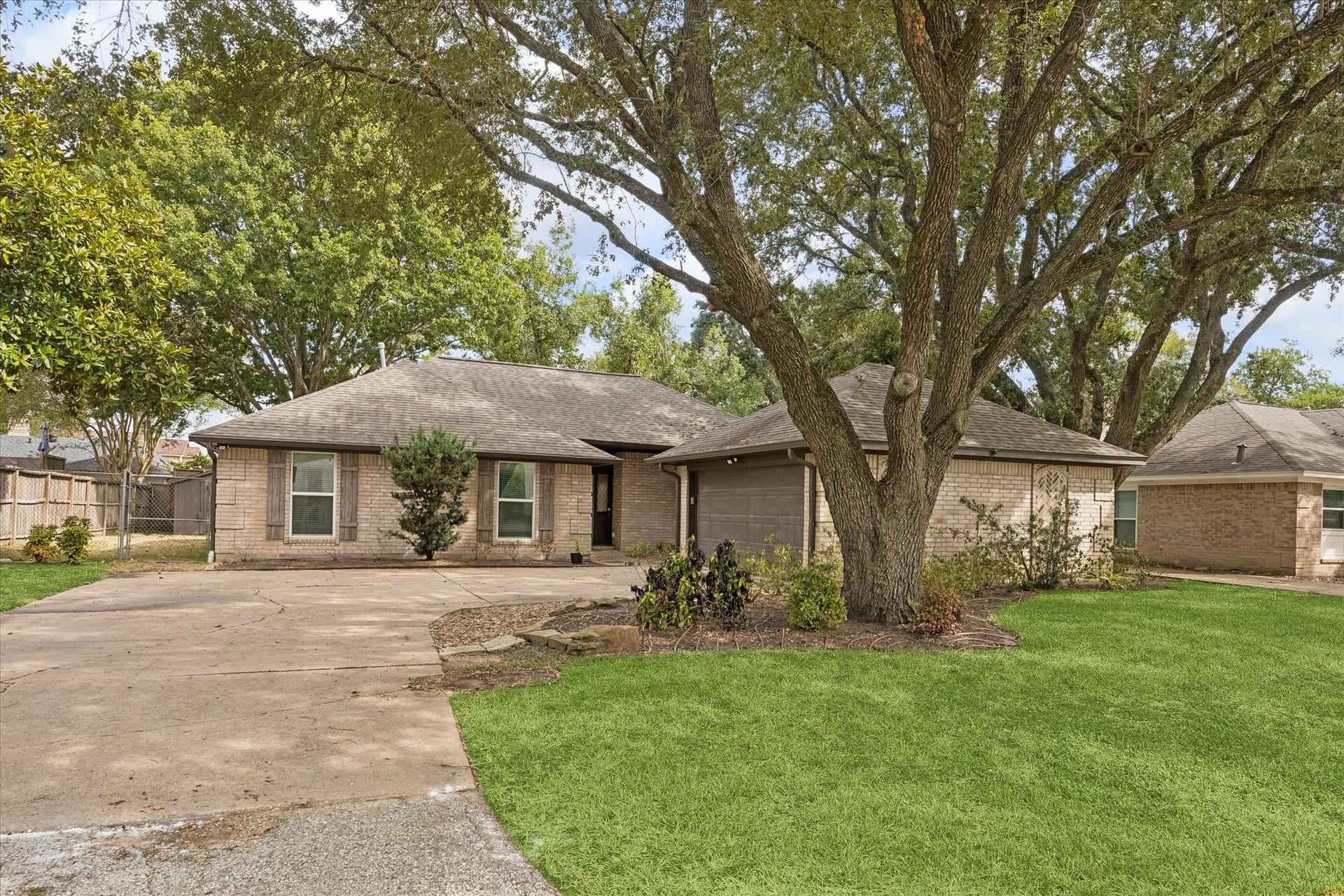 5914 Y Street, Katy, TX 77493 Exquisitely updated one-story 4/2 minutes from Old Town Katy & zoned to award-winning Katy ISD schools! Cement board & brick detailing added to exterior of home!