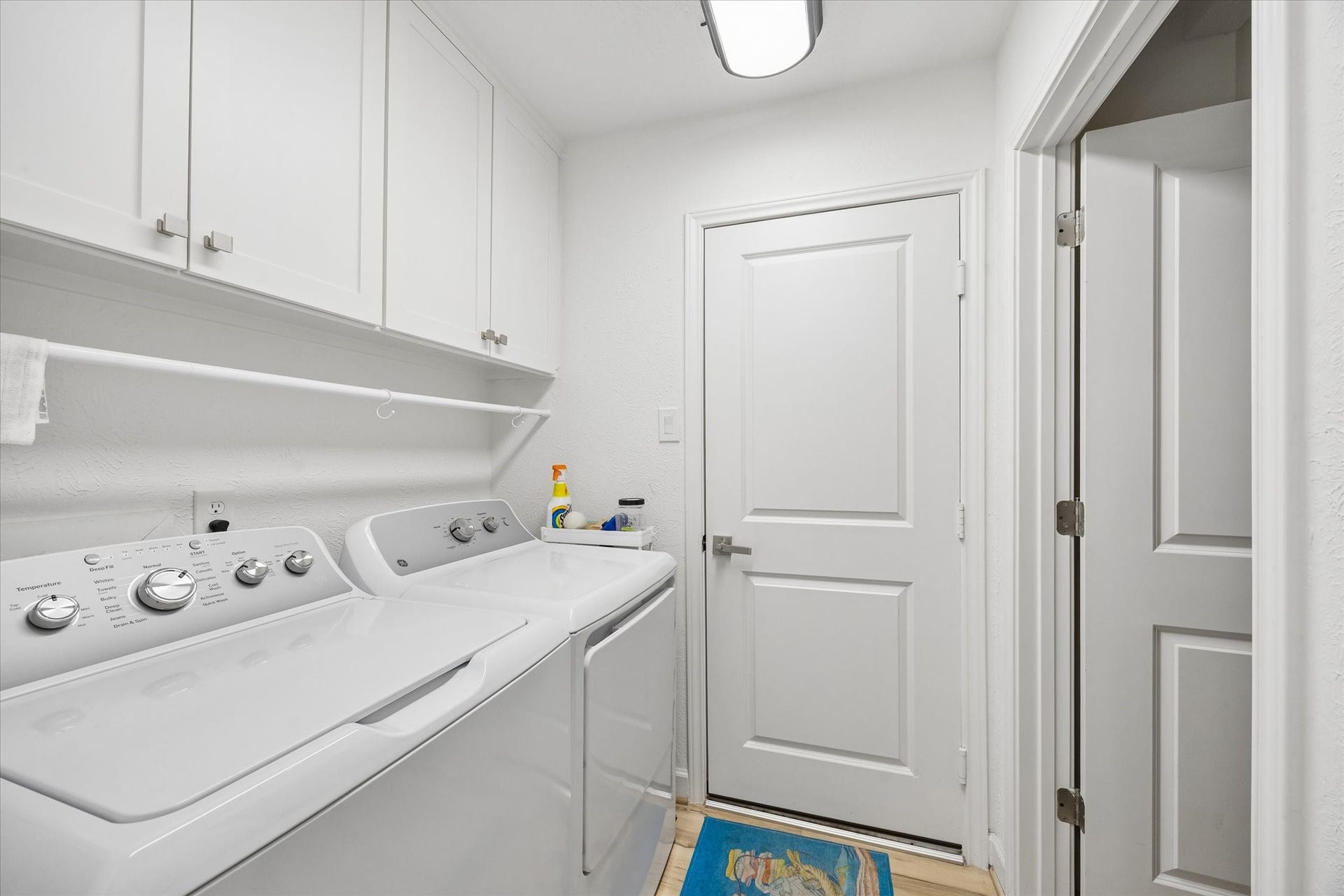 5914 Y Street, Katy, TX 77493 Spacious utility room is just off the kitchen & boasts huge walk-in pantry!