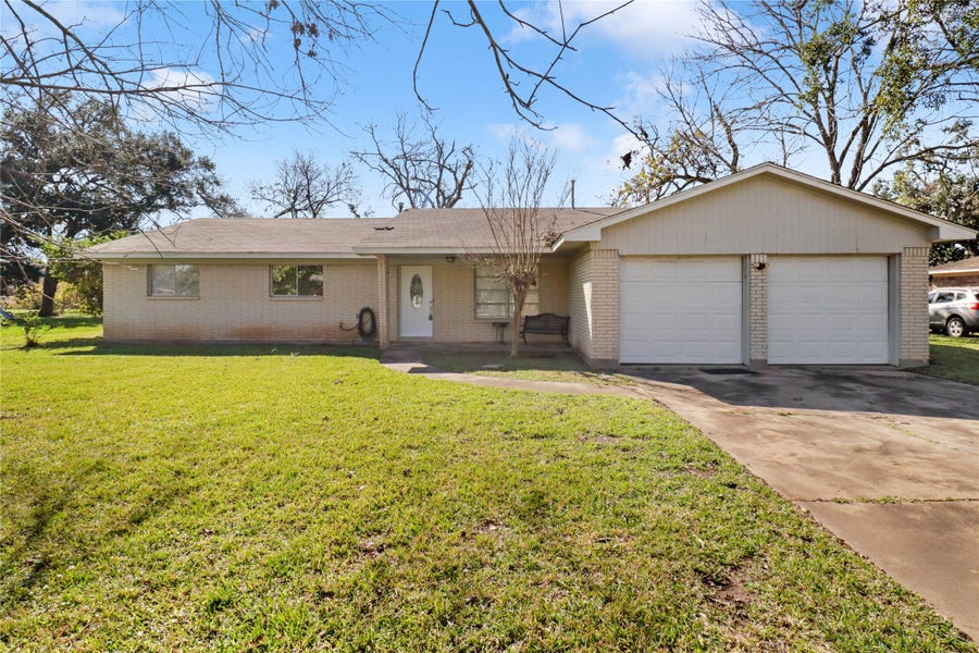 Property photo for 238 Sleepy Hollow Drive, Lake Jackson, TX