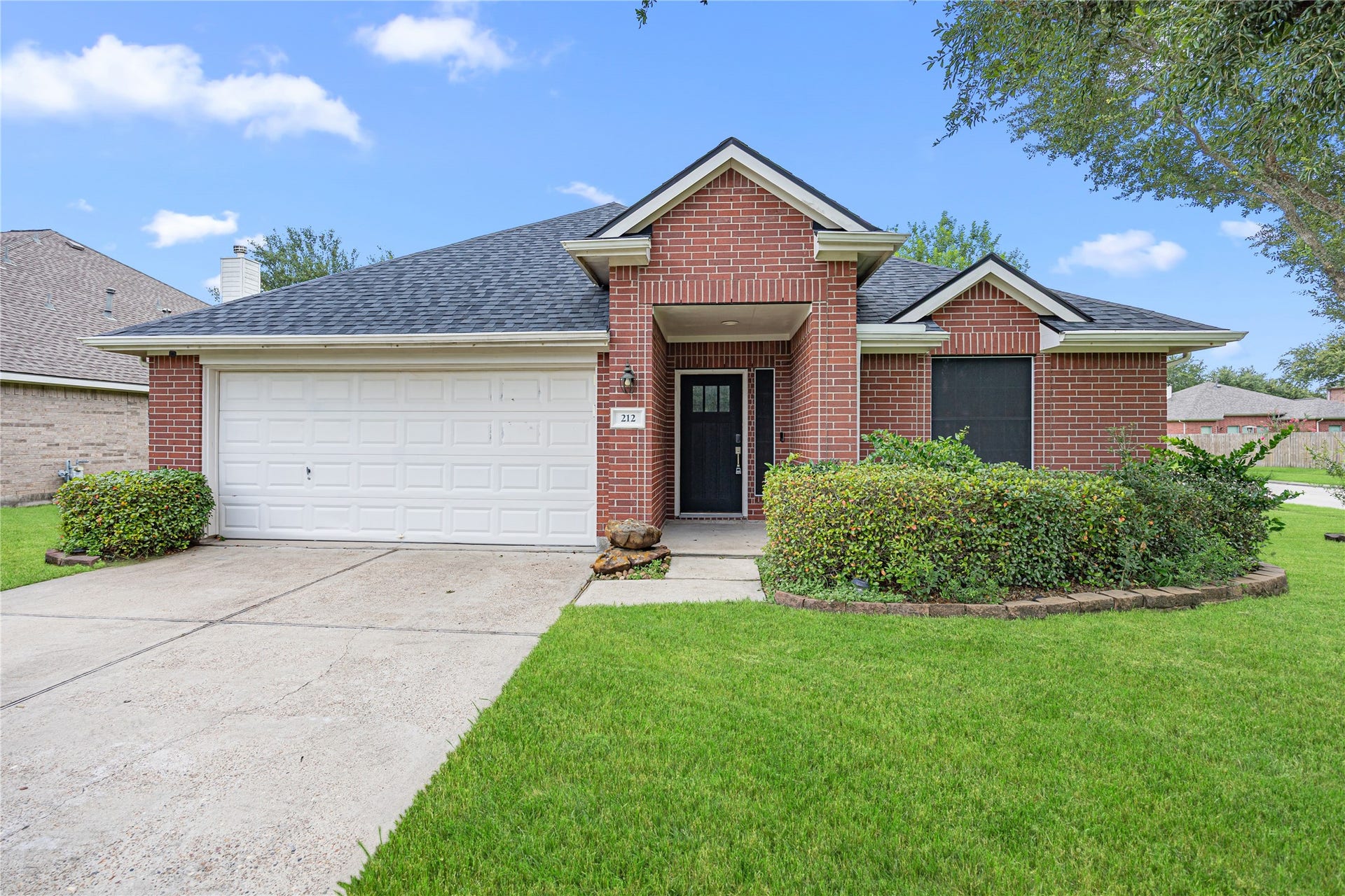 212 Silverbrook Lane, Dickinson, TX 77539