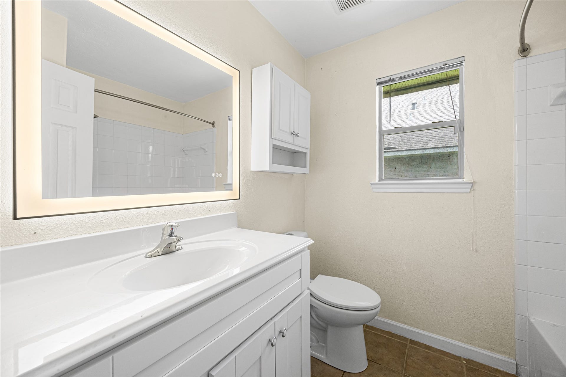 212 Silverbrook Lane, Dickinson, TX 77539