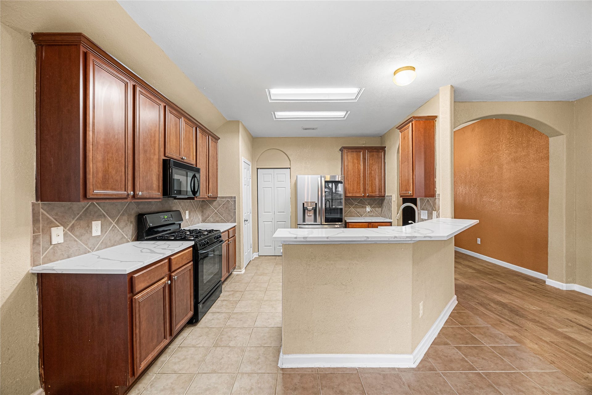 212 Silverbrook Lane, Dickinson, TX 77539