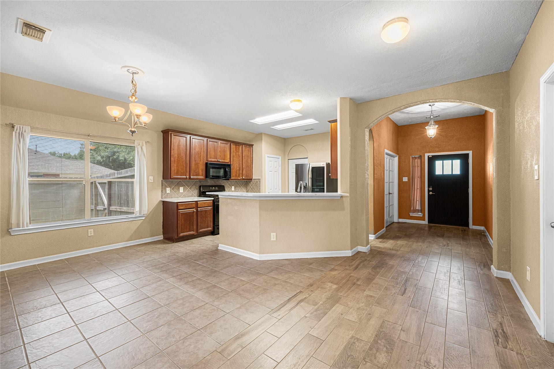 212 Silverbrook Lane, Dickinson, TX 77539