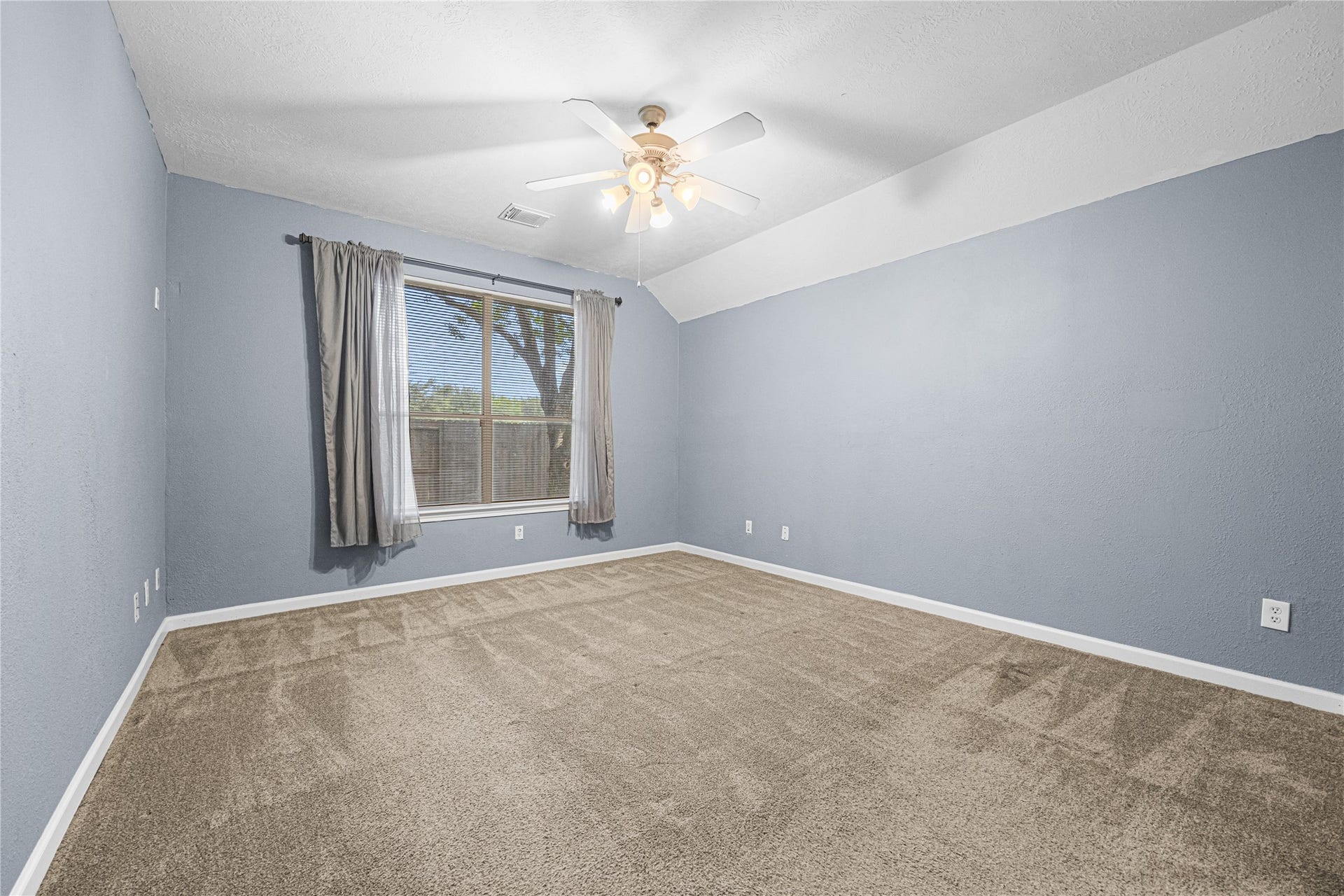 212 Silverbrook Lane, Dickinson, TX 77539