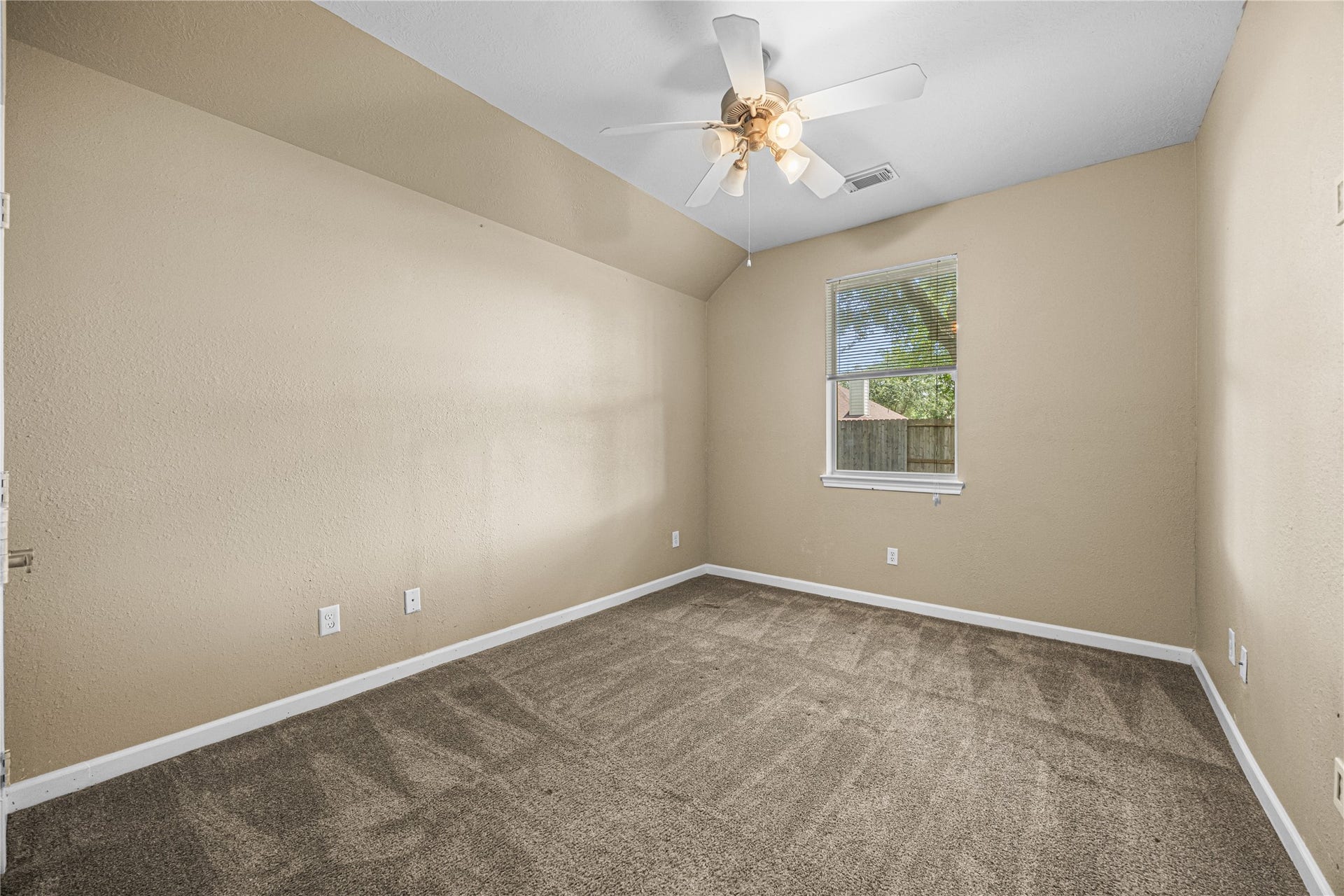 212 Silverbrook Lane, Dickinson, TX 77539