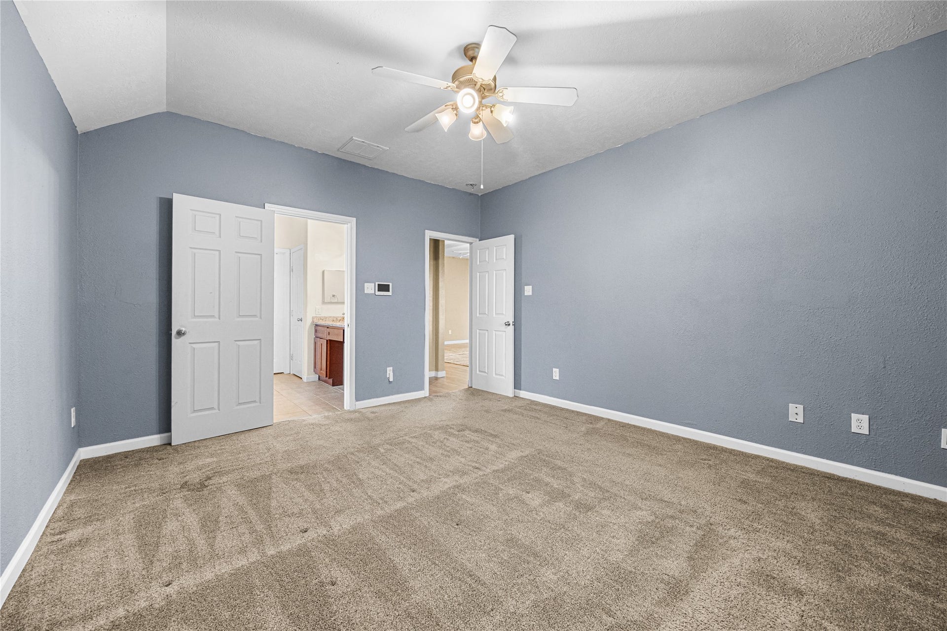 212 Silverbrook Lane, Dickinson, TX 77539