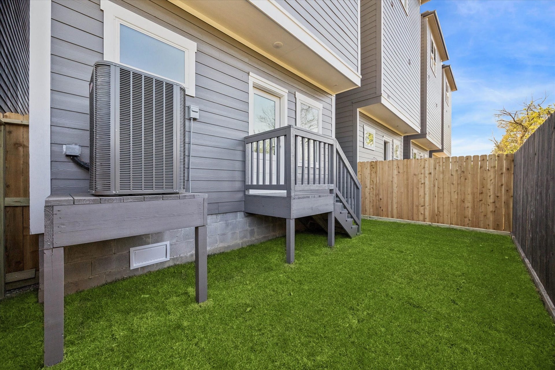5635 Azores, Houston, TX 77091