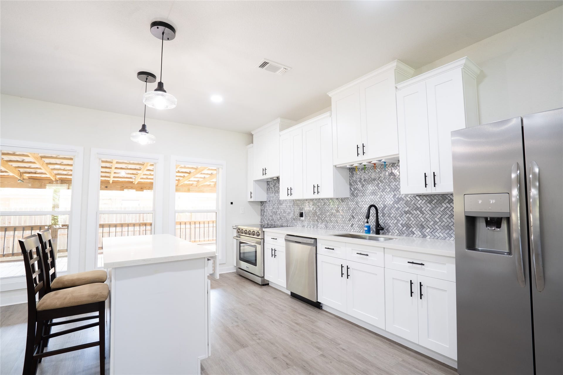 502 Tall Timber Drive, West Columbia, TX 77486