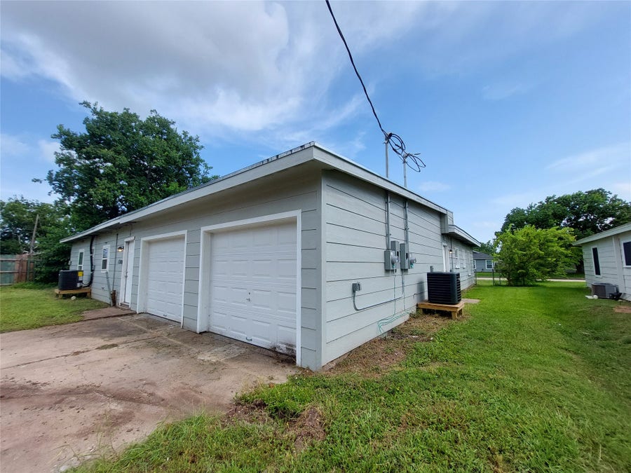 Property photo for 1728 W 8th Street, Freeport, TX