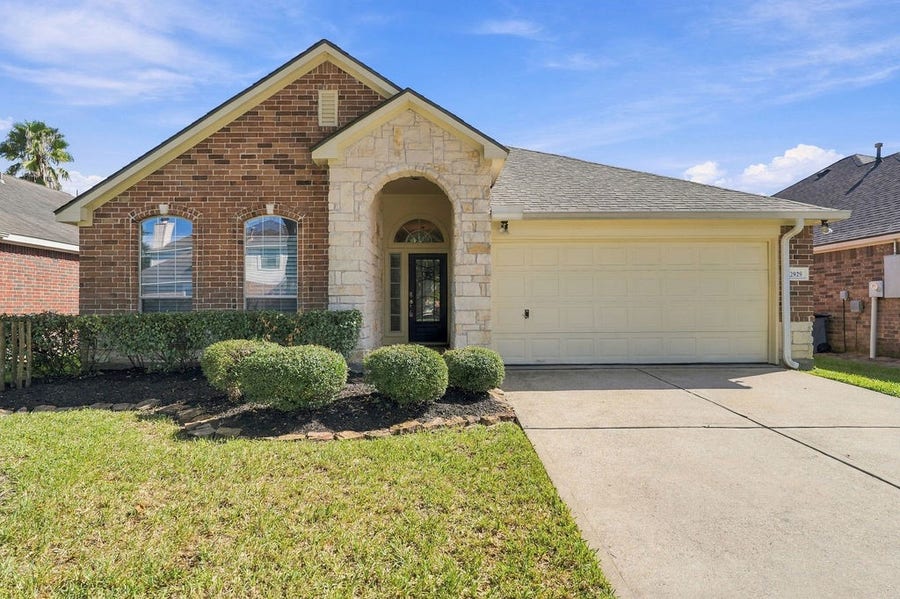 Property photo for 2929 Meridian Bay Lane, Dickinson, TX