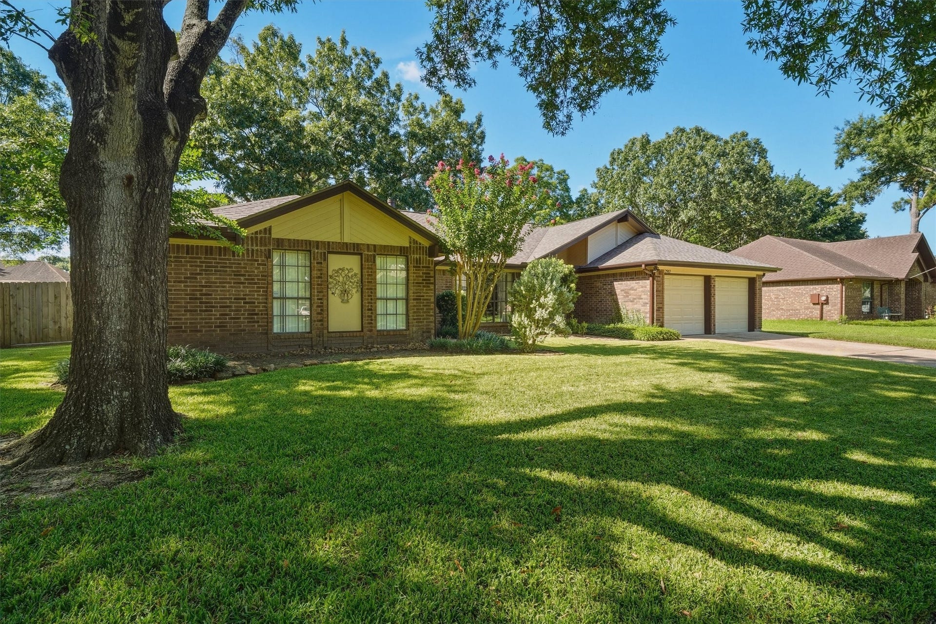 2917 Sugar Wood Drive, League City, TX 77573 Welcome to 2917 Sugar Wood Dr., League City, TX
