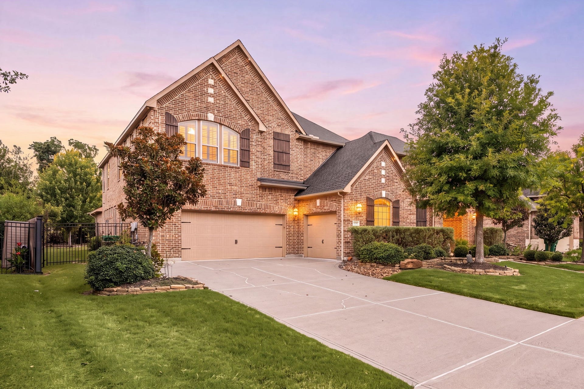 Thank you for viewing our listing. We'd love to show you this home! Call us today to schedule your private showing.